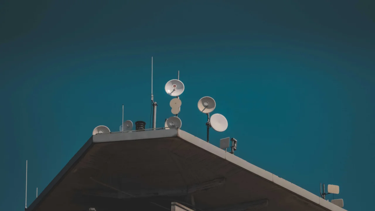Estonya'da UFO Sanılan Starlink Uydu Trenleri