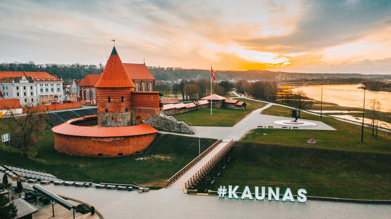 Kaunas'taki Sevgili Avlu Galerisi'nin Yenileme Tehdidi