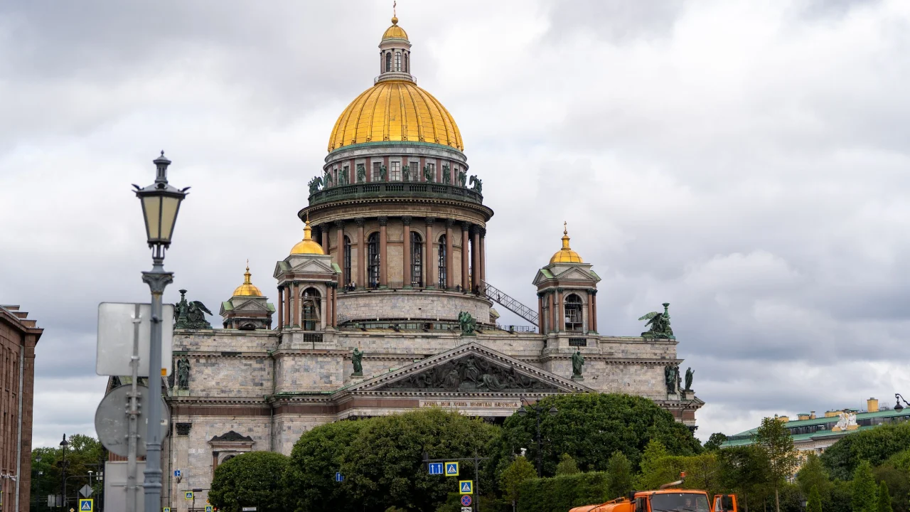 Estonya'daki Ruslar, Tallinn'deki Büyükelçilikte Duma Seçiminde Oy Kullandı